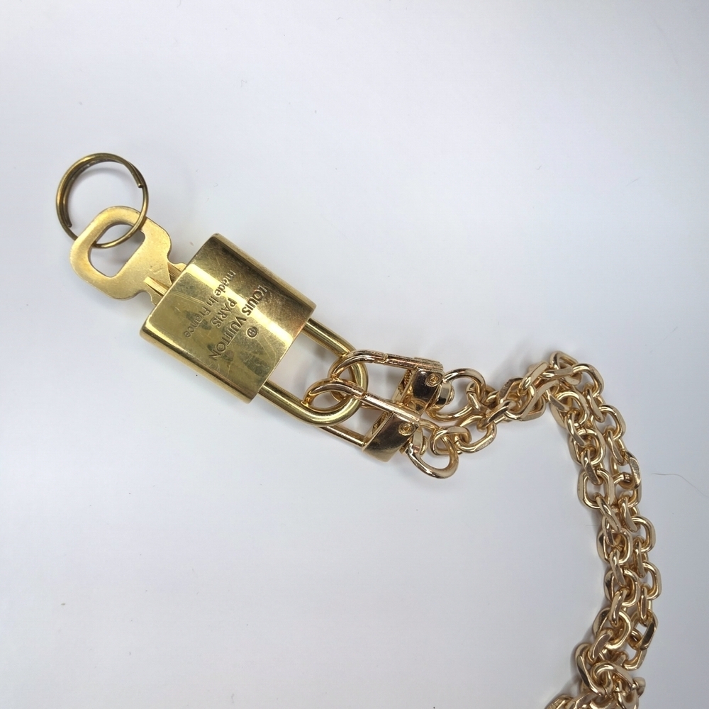 LV Lock N Key With Bag Chain - Picture 3 of 4